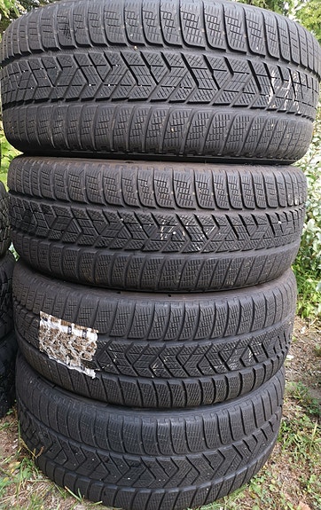 19" Todella hyvät Pirelli kitkarenkaat