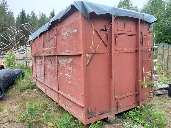 Vaihtolava / Heinävarasto
