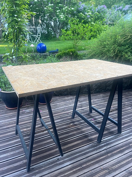 Pöytä pihajuhliin, terassille ja parvekkeelle