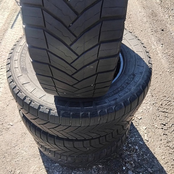 Michelin Crosslimate 215/70/15 C pakettiautoon 4kpl