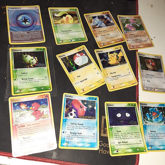 Vanhoja Pokemon Keräily Kortteja (Reverse Holo / EX Emerald yms)
