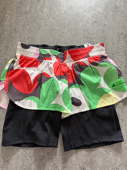Unikko urheilu shortsit marimekko unikko