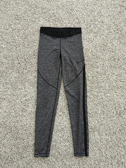 Nike treenihousut S