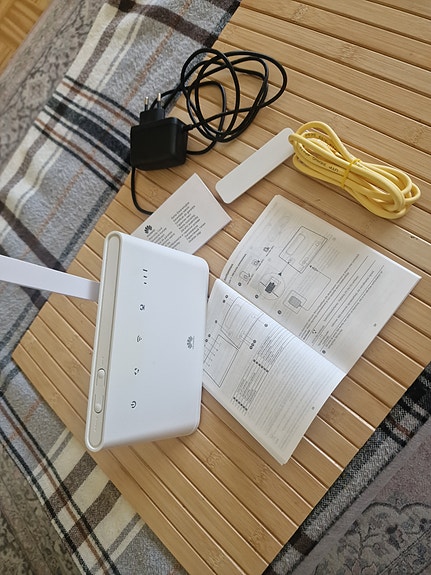 Huawei B311-221 4G LTE WiFi -reititin