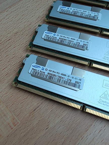 Samsung 4GB DDR3 PC3-8500R ECC REG RAM-muistit (4 kpl)