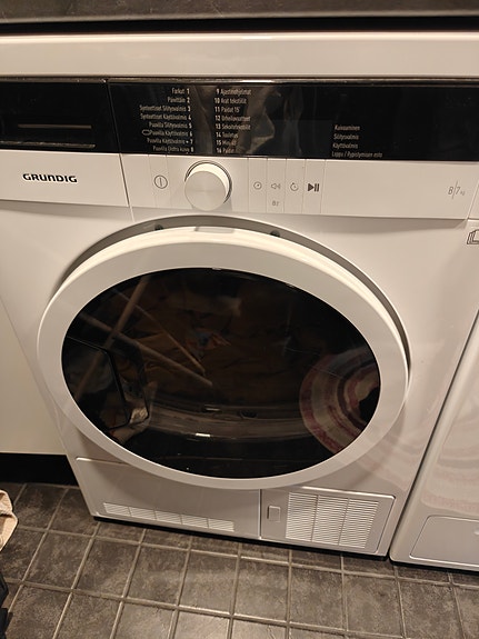 Grundig kondensoiva kuivausrumpu valkoinen