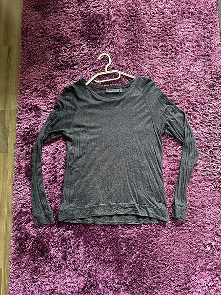 Peak Performance tummansininen paita koko M