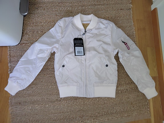 Uusi Alpha industries pilottitakki 146/152