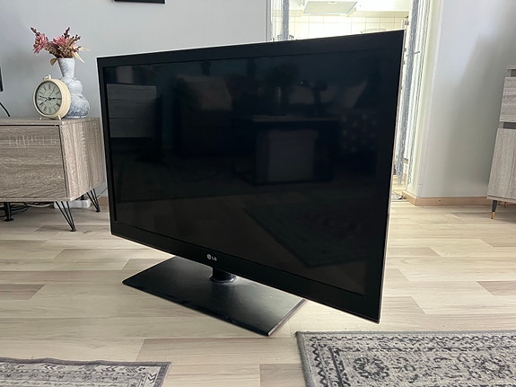 LG 42"