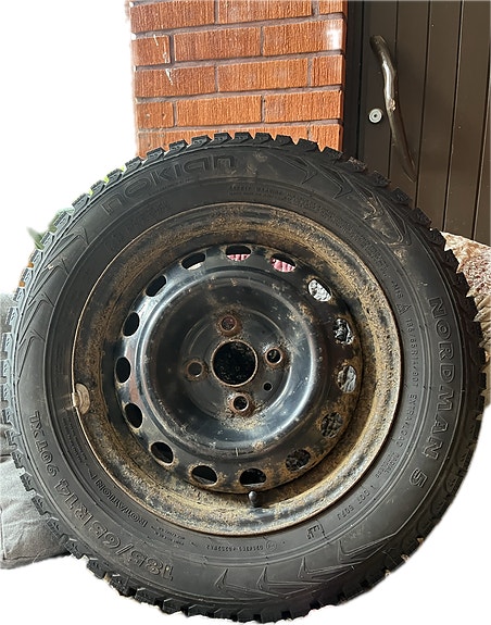 Nokian Nordman nastarenkaat vanteineen