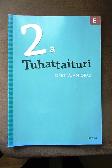 2a Tuhattaituri. Opettajan opas