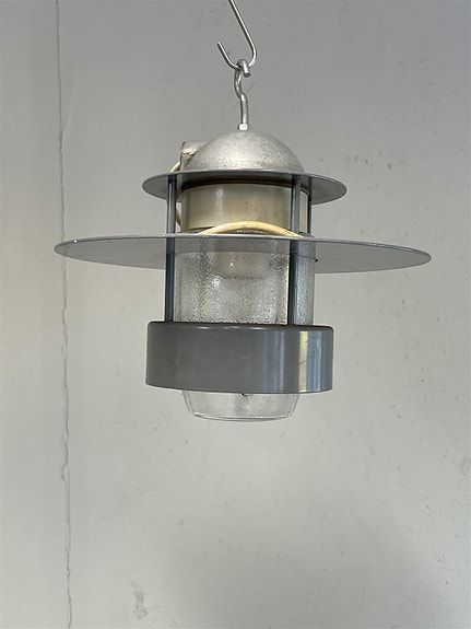 Louis Poulsen ”Orbiter” kattovalaisin