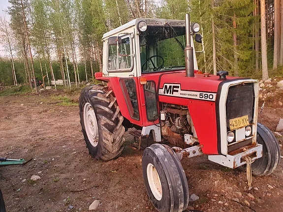 Traktori Massey ferguson 590 Kotiin toimitus
