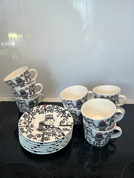 Iittala Taika kahvikupit ja lautaset mustavalkoinen