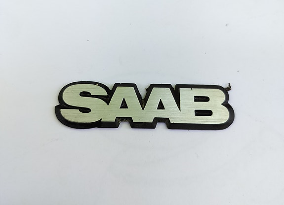 Saab logo merkki autoon