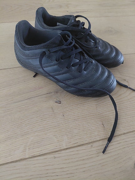 Adidas fg- nappikset