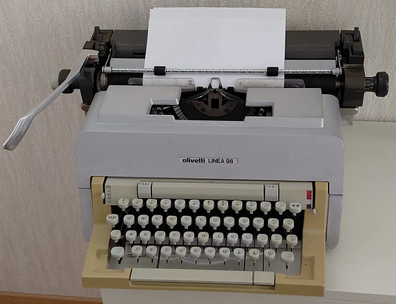 Kirjoituskone Olivetti Linea 98