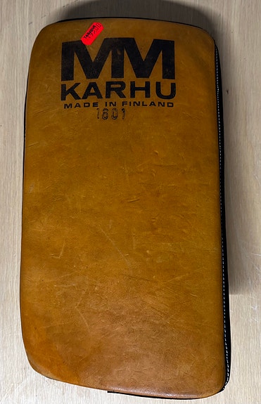 Karhu MM maalivahdin kilpi