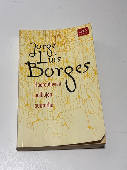 Jorge Luis Borges: Haarautuvien polkujen puutarha pokkari