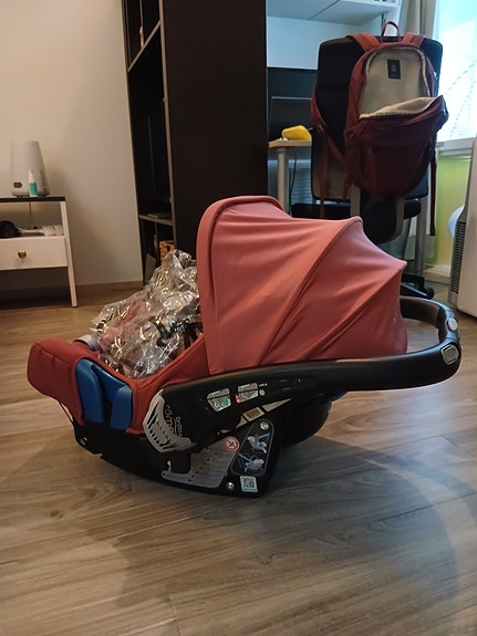 Britaxin turvaistuin ja adapterit
