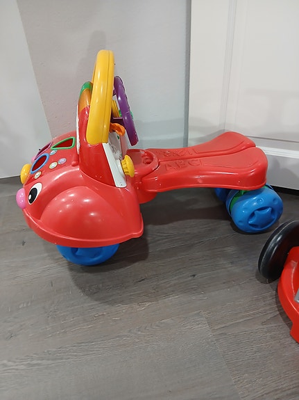 Päältä ajettava Fisher-Price auto