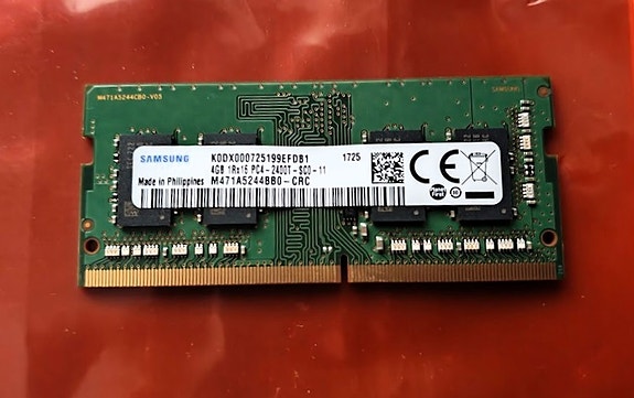 Samsung 4GB DDR4 RAM-muisti PC4-2400T