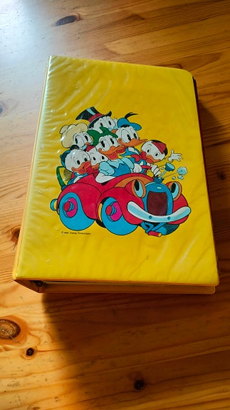Aku Ankka Kansio plus 18 lehteä vuodelta 1983