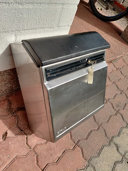 Stala ruostumaton postilaatikko