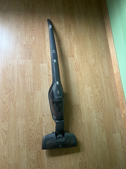 Electrolux varsi-imuri musta