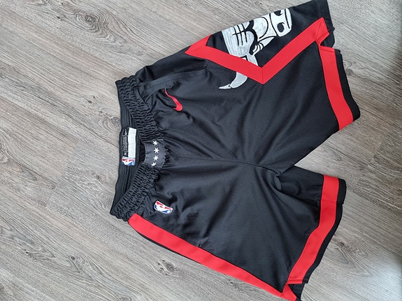 Nike NBA Chicago Bulls koripalloshortsit M musta/punainen