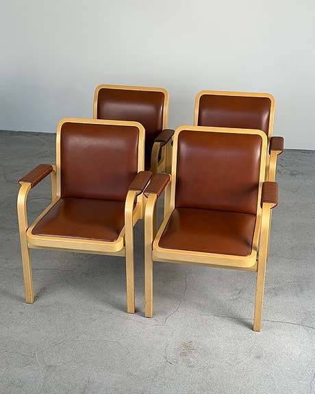 Artek E45 Nojatuolit — Alvar Aalto, Koivu / Ruskea Nahkaverhoilu (4 kpl)