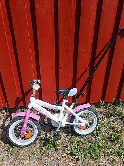 Pyörä 12 tuumaa