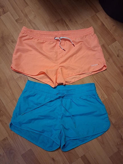 2× lyhyet shortsit