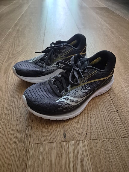 Myydään naisten Saucony Kinvara 10 juoksukengät