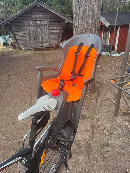 Hamax pyöränistuin