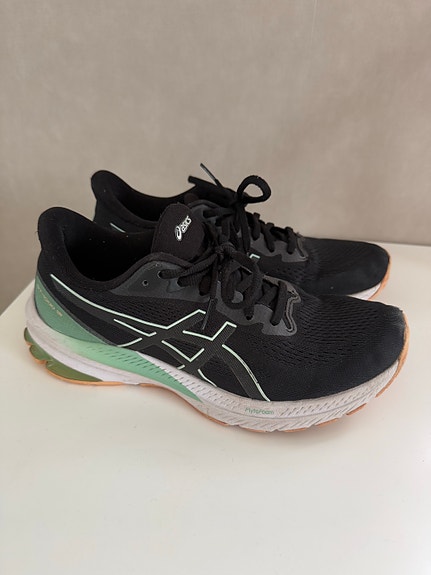 Asics GT-1000 12 juoksukengät koko 39-40 musta