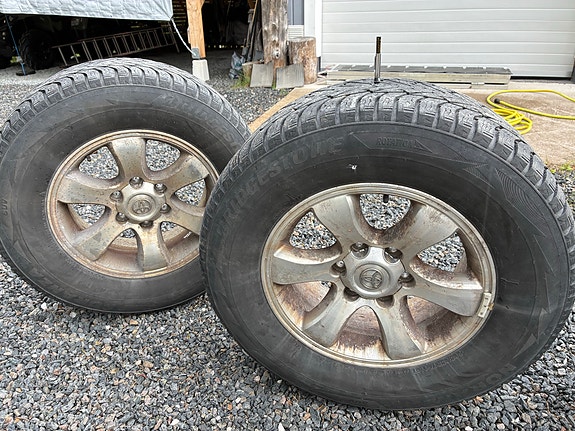 Hilux tai Land Cruiser nastarenkaat vanteineen 265 65 17