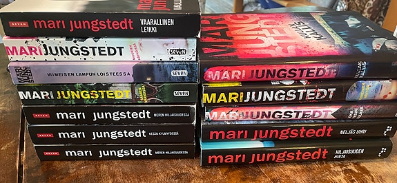 Mari Jungstedt dekkaripaketti