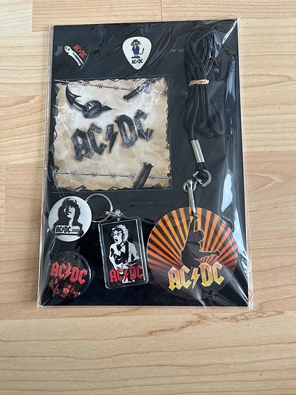AC/DC fanituotesetti