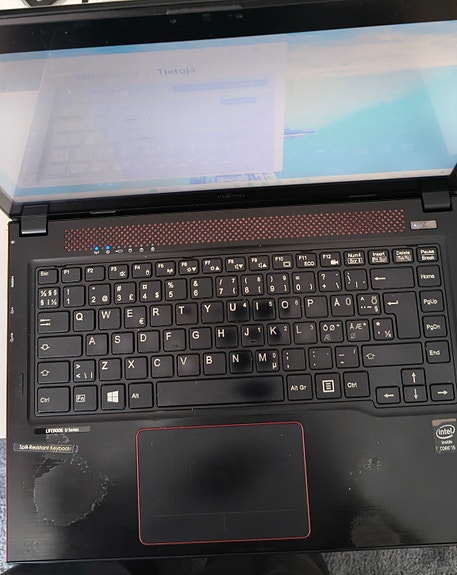 Fujitsu kannettava tietokone Intel i5