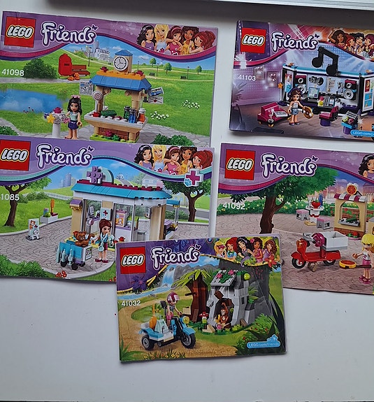 LEGO Friends -yllätyslaatikko + ohjekirjat
