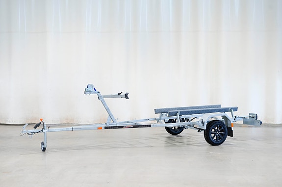 TRAILERMATE 750 kg (530 x 200 cm) vesijettitraileri (tuplatuet)