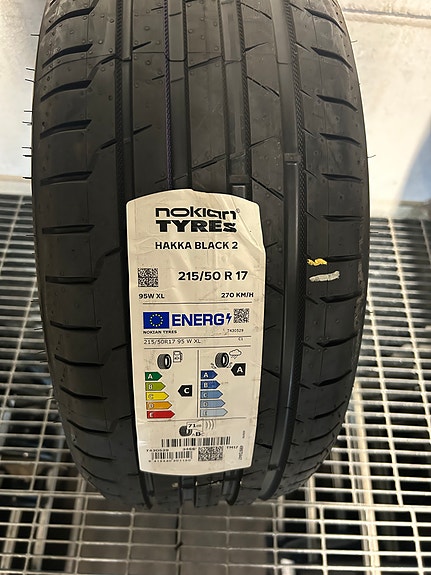 215/50-17 95W Nokian Hakka Black 2 1kpl
