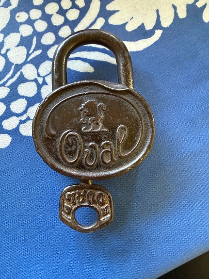 Oval riippulukko avaimella
