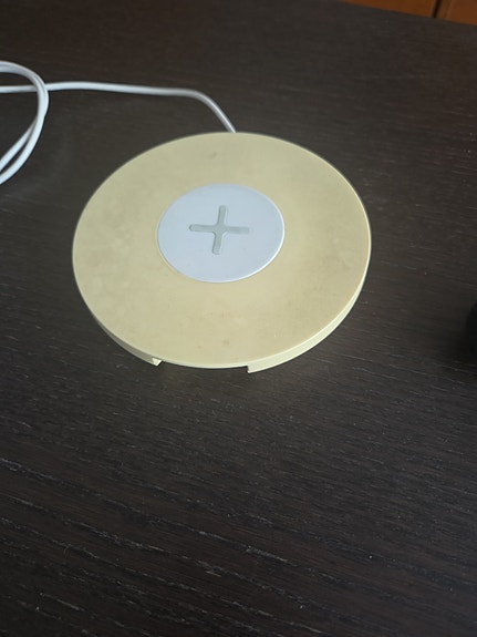 IKEA NORDMÄRKE langaton Qi-laturi + USB-portti