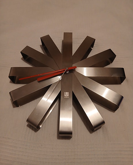 Umbra Ribbon seinäkello