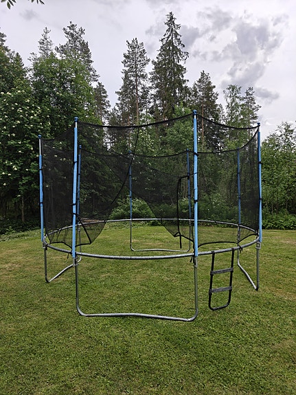 Trampoliini 4 m halkaisija