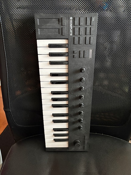 Native Instruments M32 mini koskettimisto