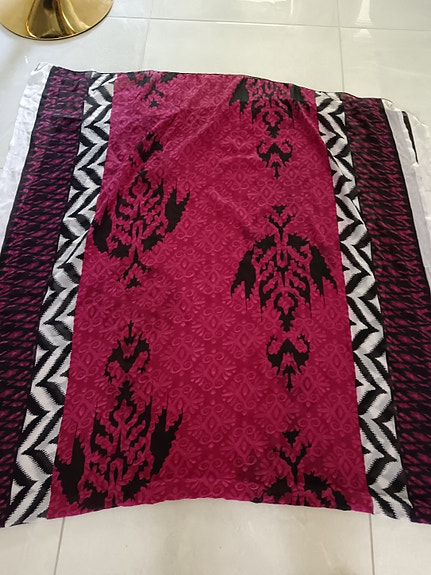 Pinkki kuviallinen kangas