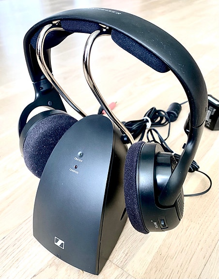 Sennheiser langattomat kuulokkeet (esim. tv-katsojille)